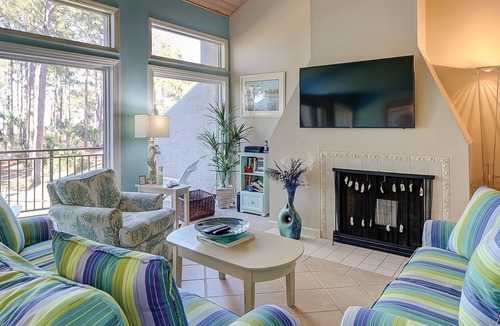 South Beach Condo | Condo steps away from beach with pool & view of Calibogue Sound