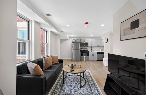 Reading Apartment | Contemporary 2BR near dining and transit