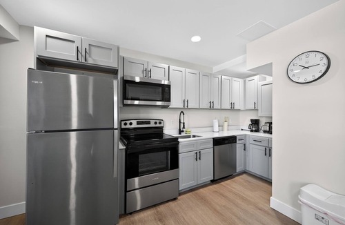 Reading Apartment | Contemporary 2BR near dining and transit