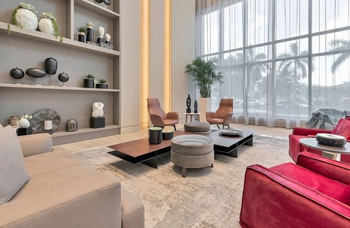 Doral Hotel | Contemporary 3 Bedroom Golf View Residence Close to Shopping & Dining