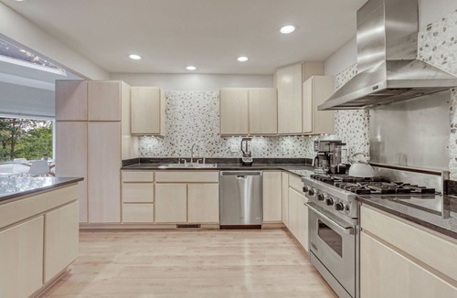 Haymarket House | Contemporary Architectural Gem: Modern Retreat 5 Bedroom Home
