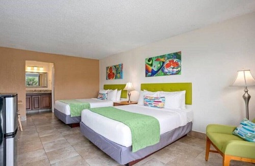 Historic Downtown Kissimmee Hotel | Contemporary Room with 2 DBL Beds in the Entertainment District