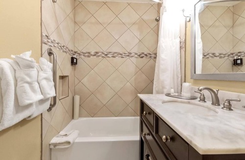 Corte Madera Hotel | Contemporary Studio Suite Near Trails & Parks | Outdoor Pool | Free Parking