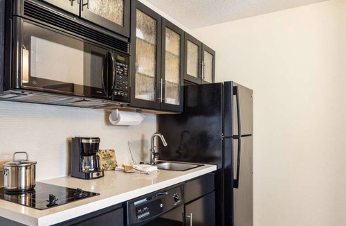 Tempe House | Convenient and Spacious Suite Experience in Tempe! Pets Allowed, Full Kitchen!