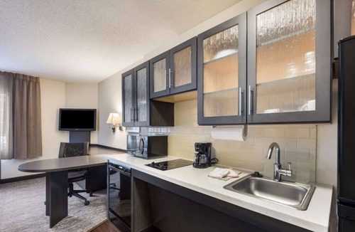 Tempe House | Convenient and Spacious Suite Experience in Tempe! Pets Allowed, Full Kitchen!