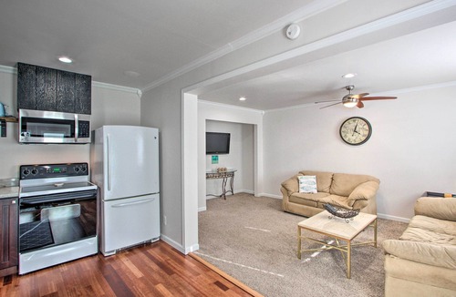 Burien House | Convenient Burien Getaway: 12 Mi to Dtwn SEA!