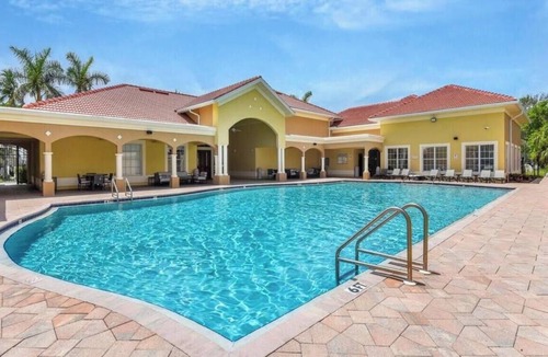 McGregor Condo | Convenient location to all stores. Cozy furnished home. All amenities!