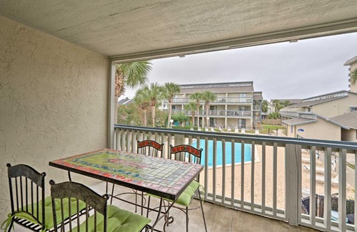 Holiday Beach House | Convenient PCB Condo w/Pool Access: Walk to Beach