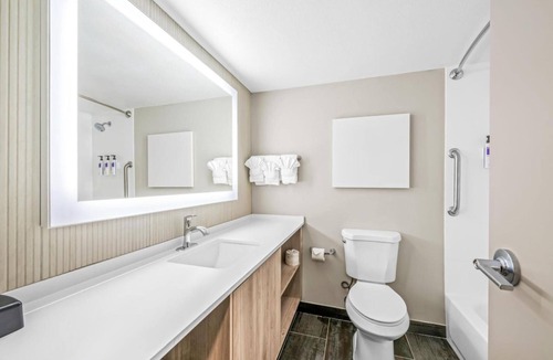 Statesville Hotel | Convenient Room Near Statesville Historic District - 2 miles | Free Breakfast