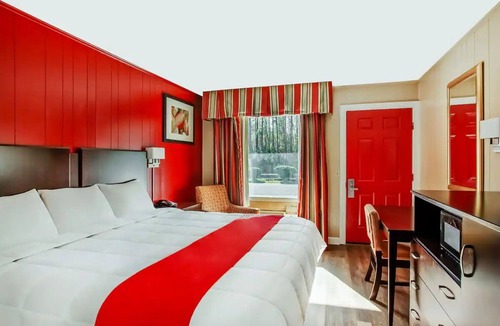 Ridgeland Hotel | Convenient Room w/King Bed + Private Bath for Comfortable Budget-Friendly Stay