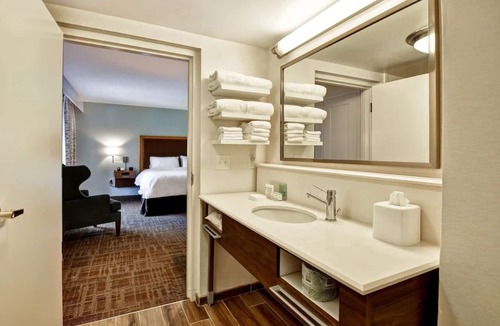 Boca Raton Hotel | Convenient Room w/Tropical Vibes Across from Shops | Free Breakfast & Parking