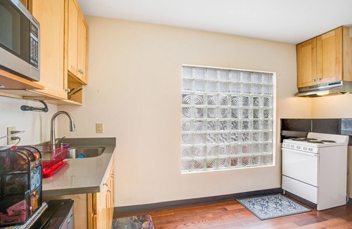 Mid-Beacon Hill Apartment | Conveniently located South Seattle studio with WiFi - close to downtown