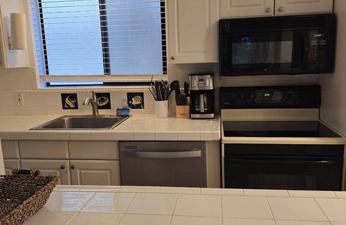 Maalaea Condo | Cool 1BD Entire Condo On The Beach in Maalaea Harbor