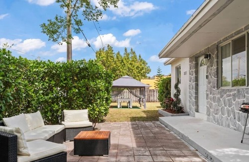 Wynwood Art District House | Cool Villa w/ BBQ, Pool & Spa.