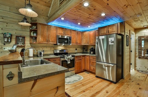 Talking Rock Cabin | Corkscrew Creek | Ellijay, GA