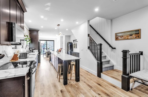 Williamsville House | Cornerhouse716 - Modern NEW BUILD in central spot!