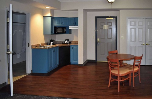 Halfway Hotel | Country Inn & Suites by Radisson, Hagerstown, MD