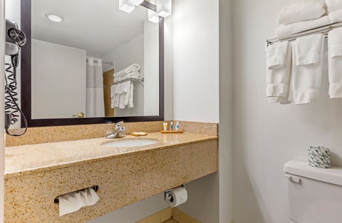 Newport News Hotel | Country Inn & Suites by Radisson, Newport News South, VA