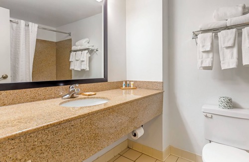 Newport News Hotel | Country Inn & Suites by Radisson, Newport News South, VA