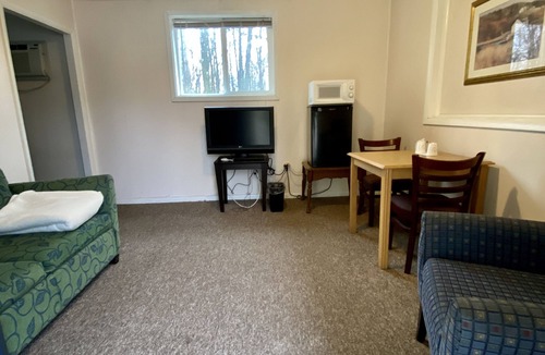 White Haven Hotel | Country Place Inn And Suites