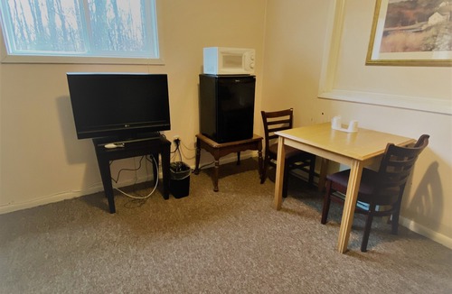 White Haven Hotel | Country Place Inn And Suites