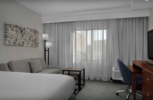 Greensboro Hotel | Courtyard by Marriott Greensboro Airport