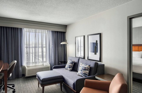 Lindenwald Hotel | Courtyard by Marriott Hamilton