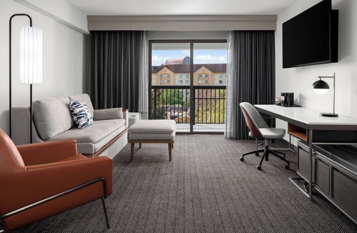 Southpoint Hotel | Courtyard by Marriott Jacksonville Butler Boulevard