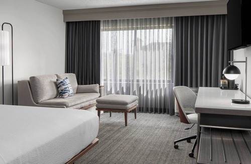 Southpoint Hotel | Courtyard by Marriott Jacksonville Butler Boulevard