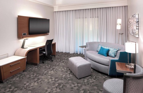 Ferry Pass Hotel | Courtyard by Marriott Pensacola