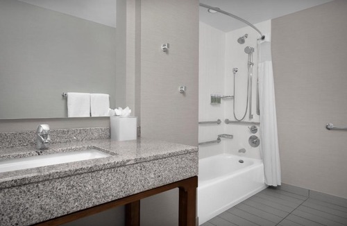 Downtown Richmond Hotel | Courtyard by Marriott Richmond Downtown