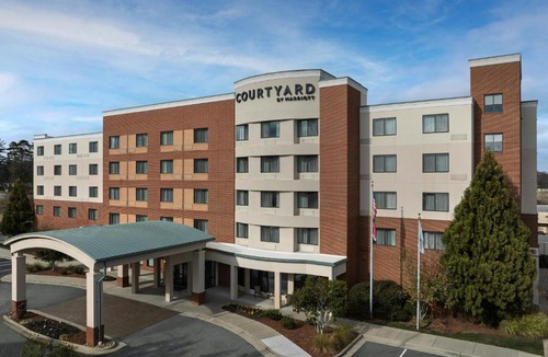 Greensboro Hotel | Courtyard Greensboro Airport