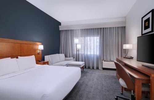 Bearss Plaza Hotel | Courtyard Tampa North/I-75 Fletcher
