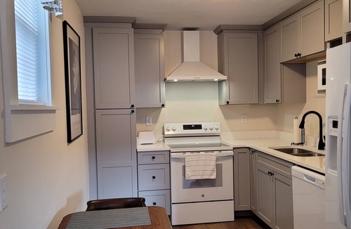 West Jefferson Apartment | Cozy 1-bedroom apartment with WiFi, AC in adorable West Jefferson