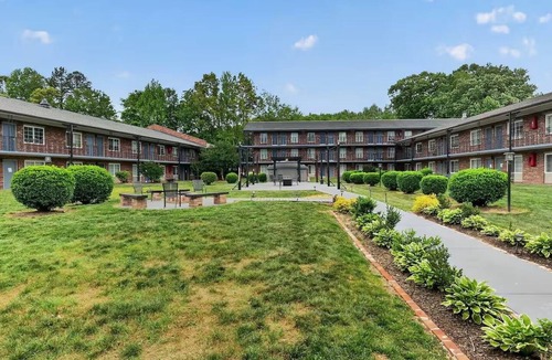 Sheffield Park Apartment | Cozy 1-bedroom apartment with AC in Charlotte