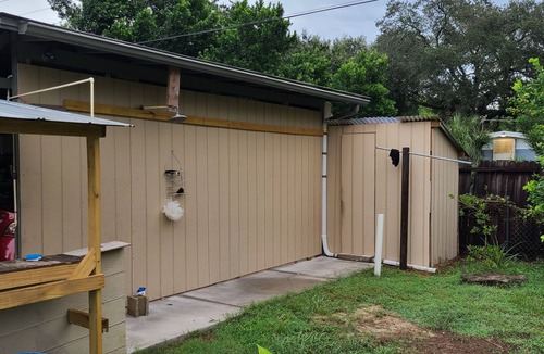 Temple Crest House | Cozy 1-bedroom barn in beautiful Tampa with AC