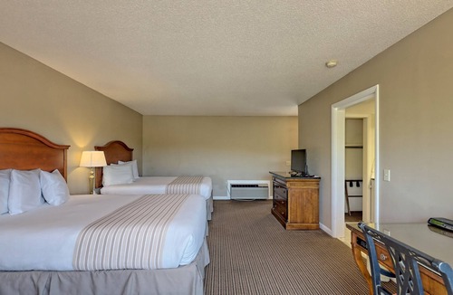 Clayton Hotel | Cozy 1-Bedroom Retreat in Clayton, GA with Two Queen Beds