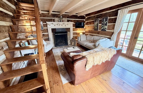 Fort Valley Cabin | Cozy 1bedroom cabin in lovely Fort Valley with AC on beautiful privatehorse farm