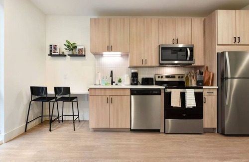 East Liberty Apartment | Cozy 1BR/1BA + Gym Near UPMC & Carnegie Mellon
