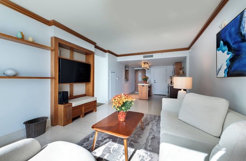 North Beach Apartment | Cozy 1BR Apartment at the Carillon Wellness Resort