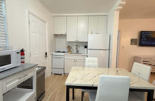 Flamingo/Lummus Apartment | Cozy 1BR Beach Apartment Walk to Miami Beach