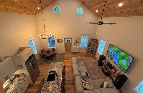 Mohnton House | Cozy 2-bedroom house in adorable Mohnton with AC