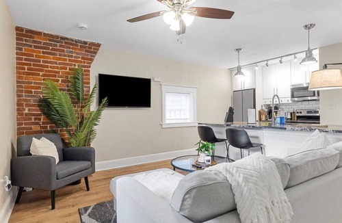 Point Breeze North Apartment | Cozy 2BR Apt Stay Near Frick Park and Downtown