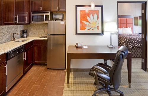 Irving Apartment | Cozy 2BR Suite w/Workspace, Kitchen | Pool Access