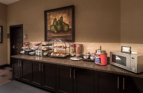 Irving Apartment | Cozy 2BR Suite w/Workspace, Kitchen | Pool Access