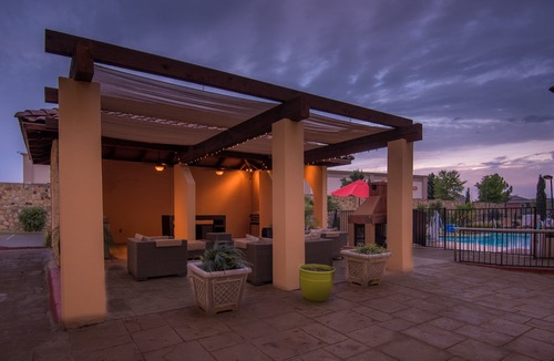 Irving Apartment | Cozy 2BR Suite w/Workspace, Kitchen | Pool Access