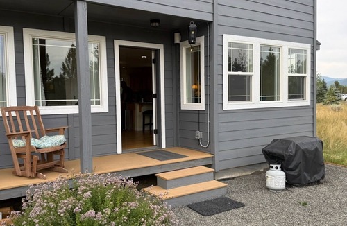 Donnelly House | Cozy 3BR Cabin Peaceful Views Near McCall, Tamarack, & Hot Springs