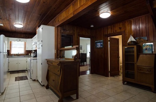 South End House | Cozy 3BR Cottage Sitting on the Waterway!