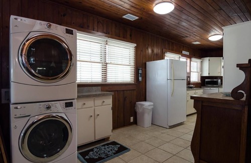 South End House | Cozy 3BR Cottage Sitting on the Waterway!