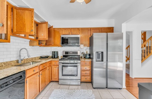 Fairfax House | Cozy 4-bedroom townhome in lovely Fairfax with AC, WiFi